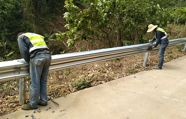 贵州高速公路护栏的定期维护与保养