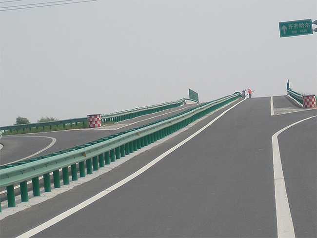贵州高速公路护栏的材质与规格