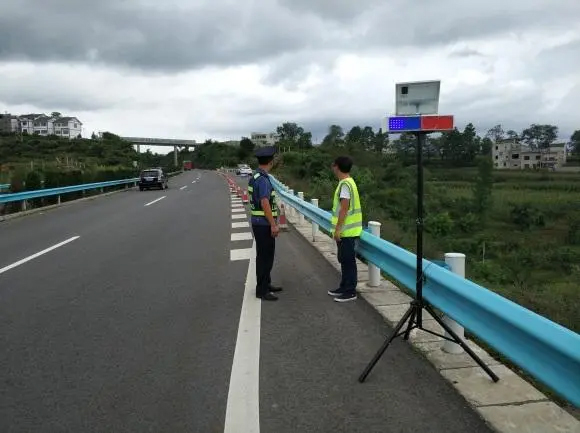贵州高速公路钢护栏