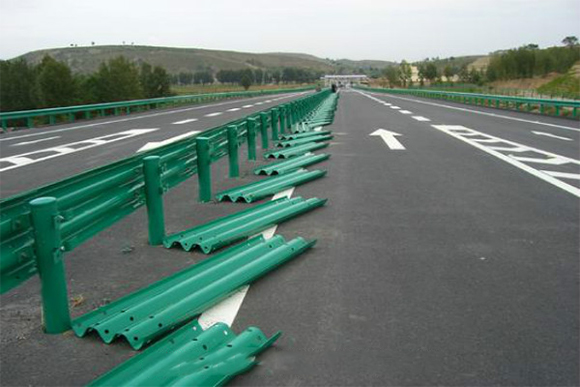贵州波形护栏板施工注意立柱之间距离